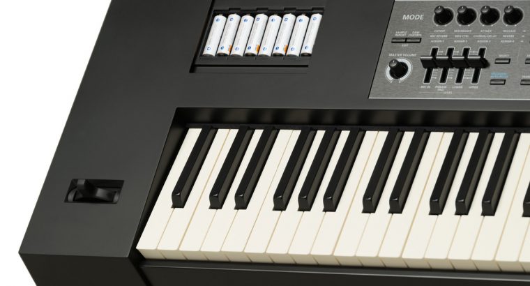Roland JUNO-DS88 Stage Performance Bundle