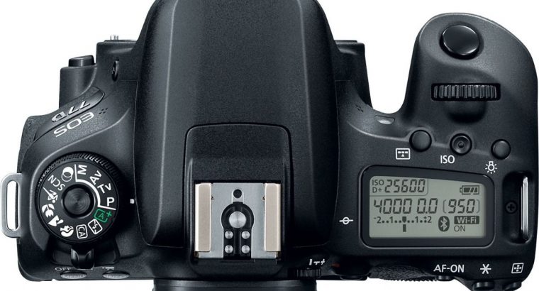 Canon EOS 77D DSLR Camera Vlogging Kit