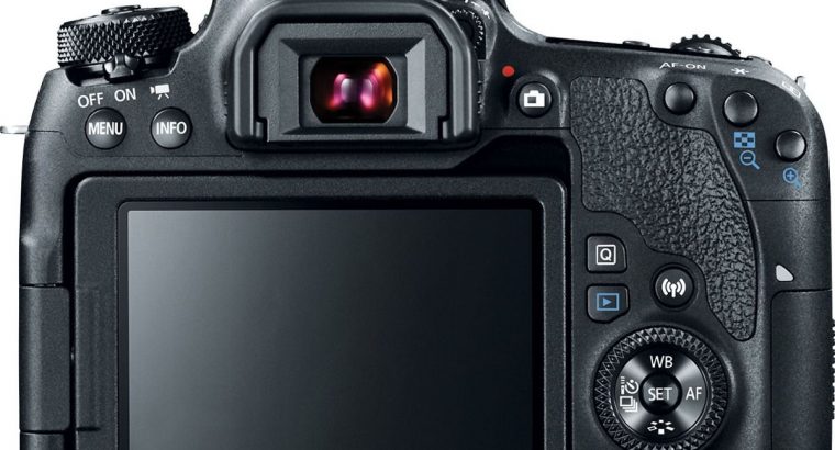 Canon EOS 77D DSLR Camera Vlogging Kit
