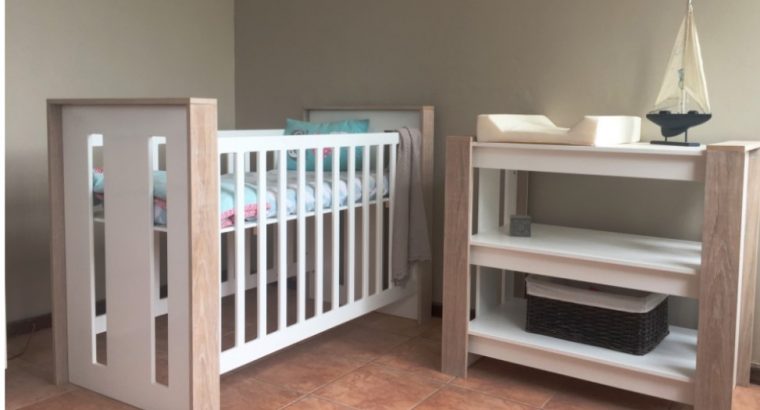 Cozi Schické cot & Compactum Set