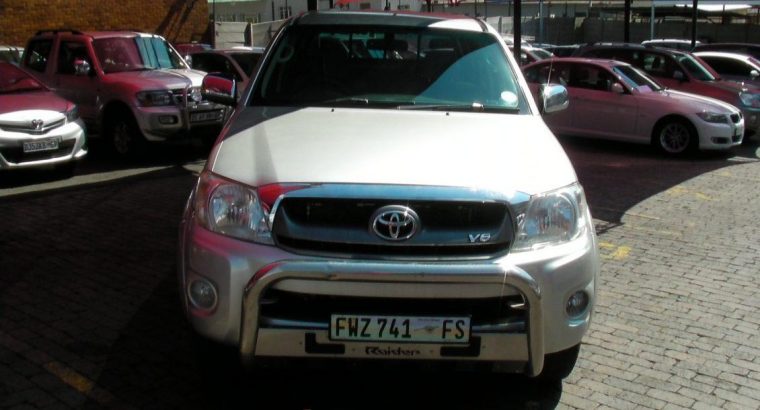 TOYOTA HILUX 4.0 V6 RAIDER 4X4 AT PU DC 2011