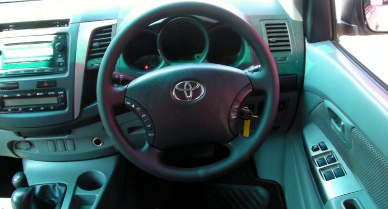TOYOTA HILUX 4.0 V6 RAIDER 4X4 AT PU DC 2011