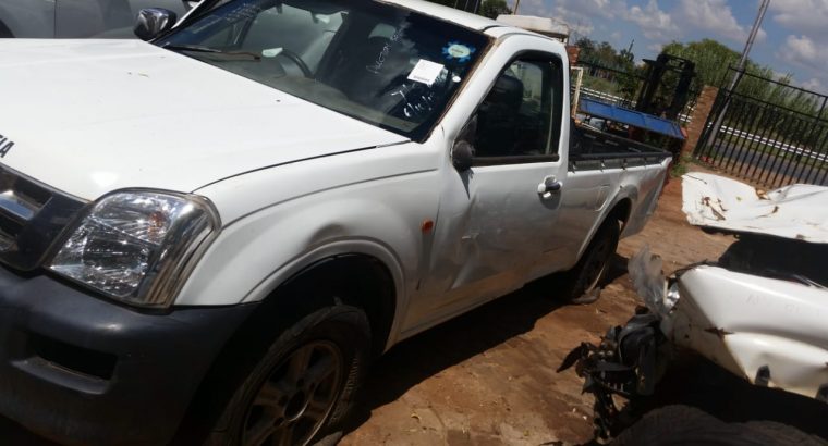 GWM STEED 2.2 2013 STRIPPING FOR SPARES