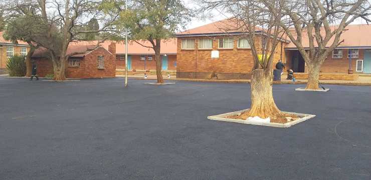TAR ROADS FROM R80