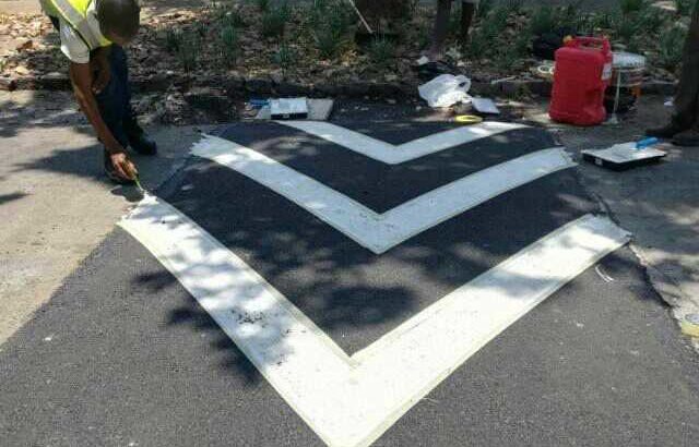 TAR ROADS FROM R80