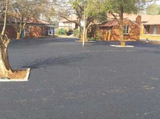TAR ROADS FROM R80