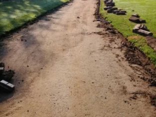TAR ROADS FROM R80