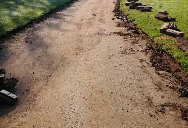 TAR ROADS FROM R80