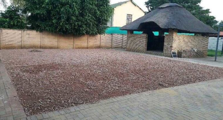TAR ROADS FROM R80