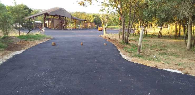 TAR ROADS FROM R80