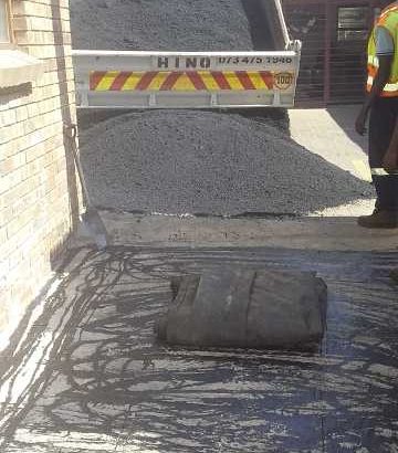 TAR ROADS FROM R80