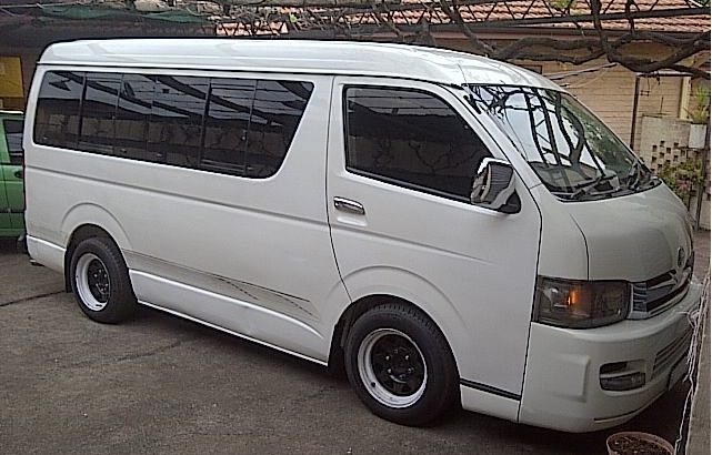 CLEAN TOYOTA QUANTUM