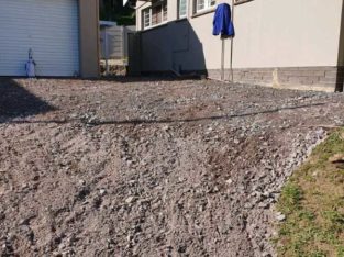 TAR ROADS FROM R80