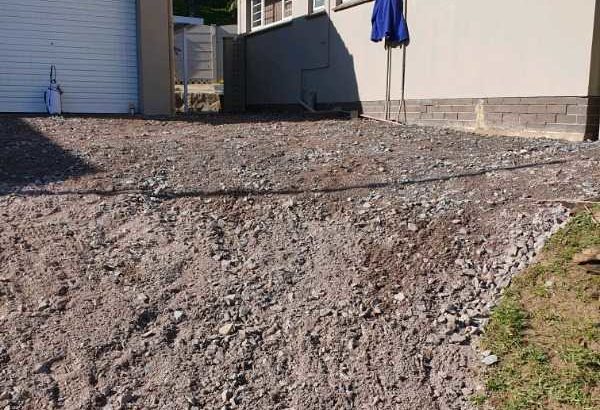 TAR ROADS FROM R80