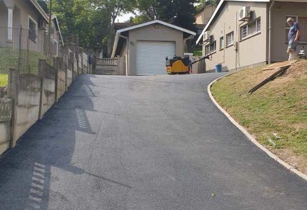 TAR ROADS FROM R80