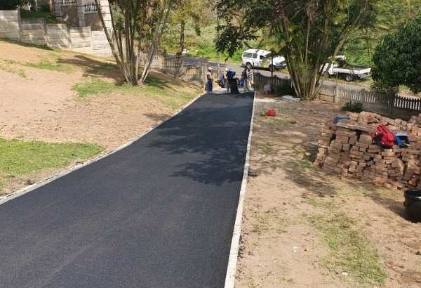 TAR ROADS FROM R80