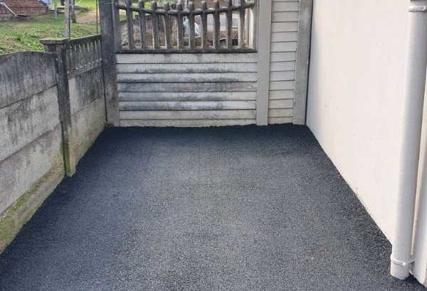 TAR ROADS FROM R80