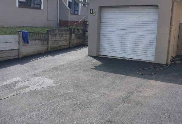 TAR ROADS FROM R80