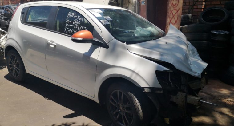 CHEV SONIC 1.6 2014 HATCHBACK STRIPPING FOR SPARES