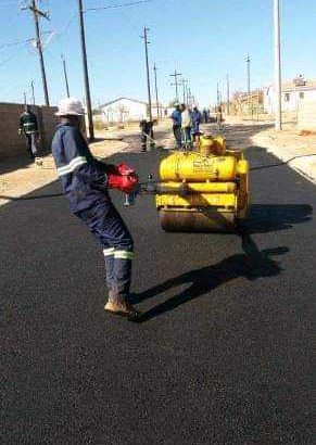 Tar surfacing and paving from R70