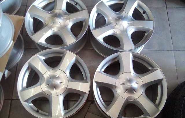 17 inch Isuzu rims for sale.