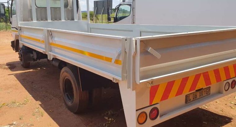 Nissan Dropside NISSAN UD40 DROPSIDE Truck