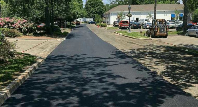 Experienced team tarred Surfaces driveways and parking areas
