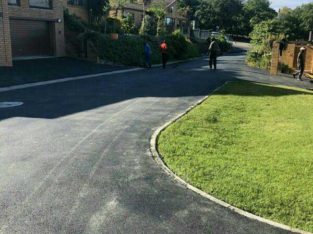 Experienced team tarred Surfaces driveways and parking areas