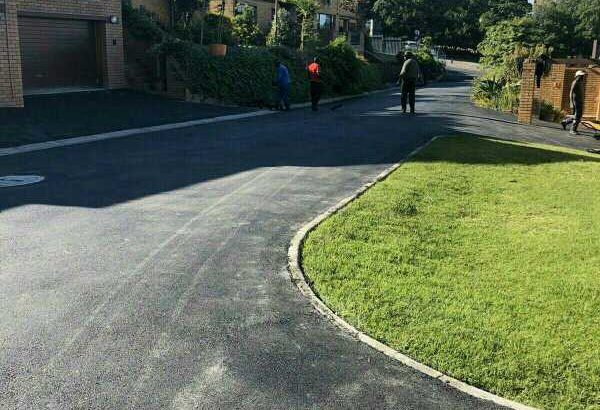 Experienced team tarred Surfaces driveways and parking areas