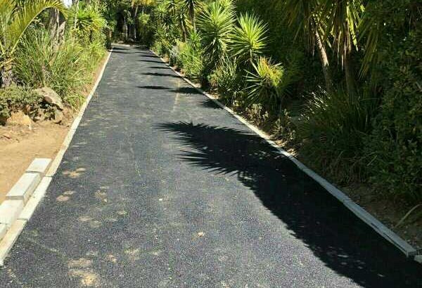 Experienced team tarred Surfaces driveways and parking areas