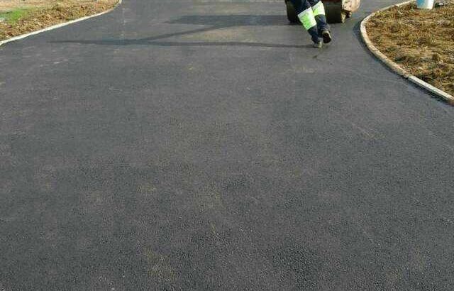 Tarring Surfaces /driveways and parking areas