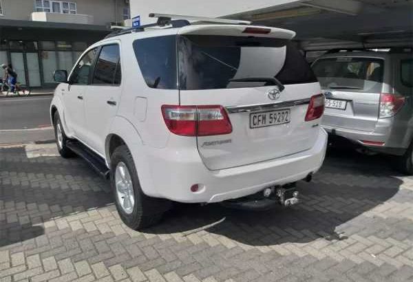 Toyota fortuner 3.0 model 2012