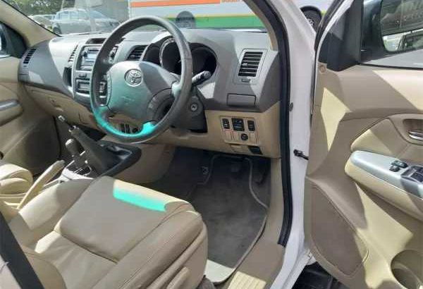 Toyota fortuner 3.0 model 2012