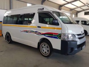 Toyota Quantum sesfikile bus
