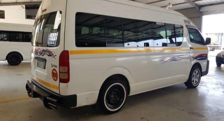 Toyota Quantum sesfikile bus