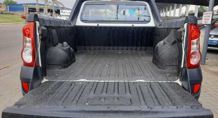 2015 Nissan P200 1.6 A-C safety pack