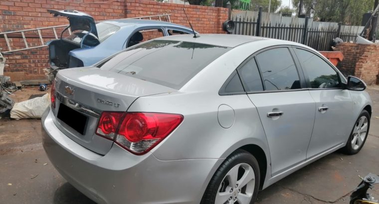 CHEV CRUZE 1.8 2010 STRIPPING FOR SPARES