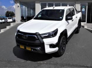 2020 HILUX 2.8DG-6 4X4 AUTO LEGEND 50 WITH 10KM FOR SALE