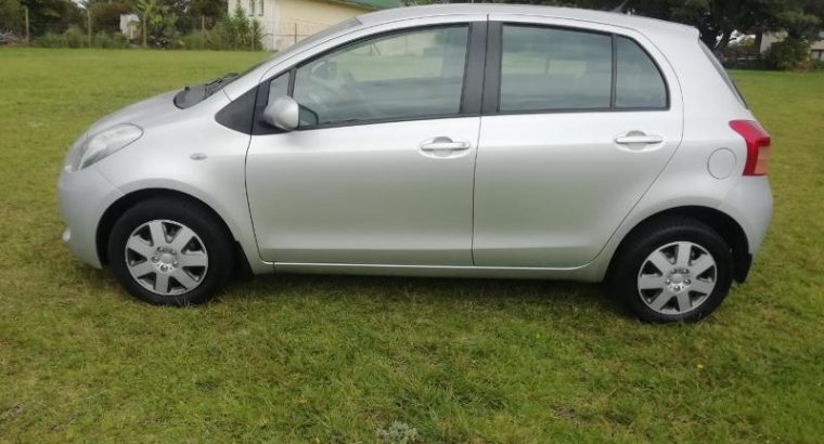 Toyota yaris 1.3 5 doors