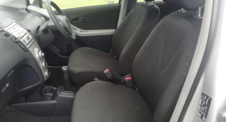 Toyota yaris 1.3 5 doors