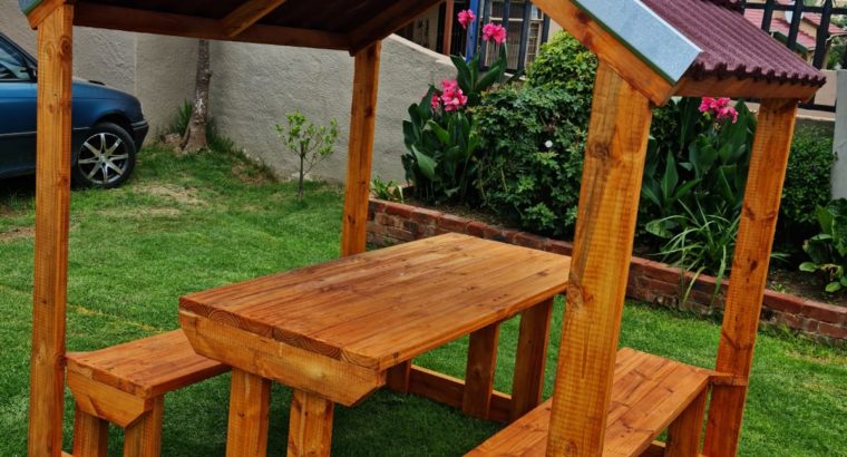 Picnic Bench with Roof