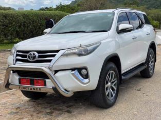 TOYOTA FORTUNER