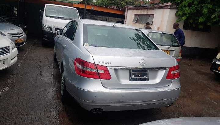 MERCEDES BENZ E300