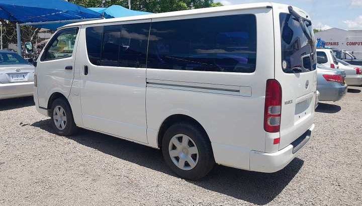 TOYOTA HIACE