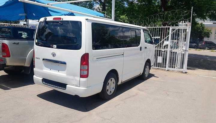 TOYOTA HIACE