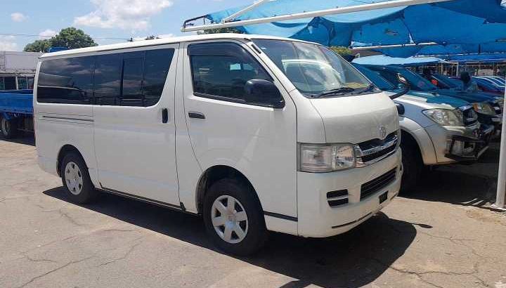 TOYOTA HIACE