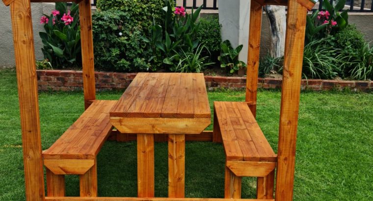 Picnic Bench with Roof