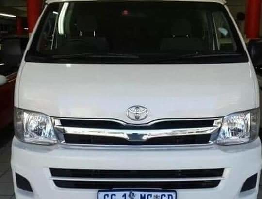 2013 Toyota quantum 2.7 GL with aircon