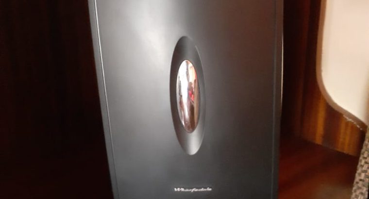 Sound system with amp and basebin for sale price R3000 neg