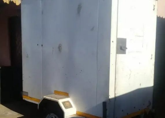 Food Caravan/Trailer BARGAIN!! With FREE Gas Deep Fryer